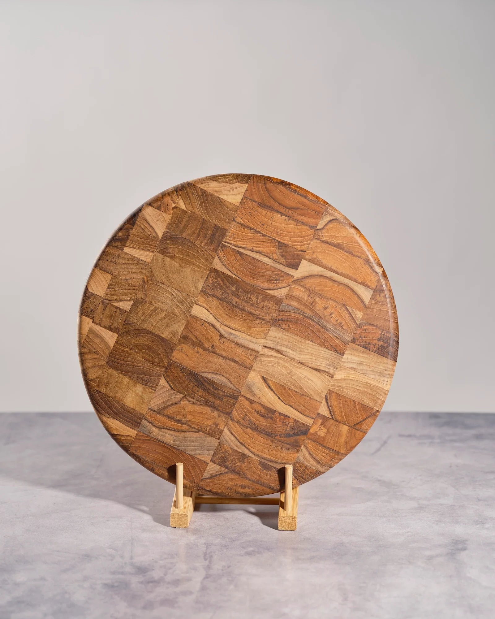 Round Cutting Board in Teak Wood